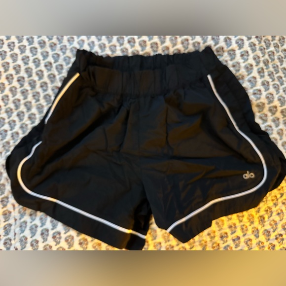Alo Motivate Track Shorts - Picture 5 of 5